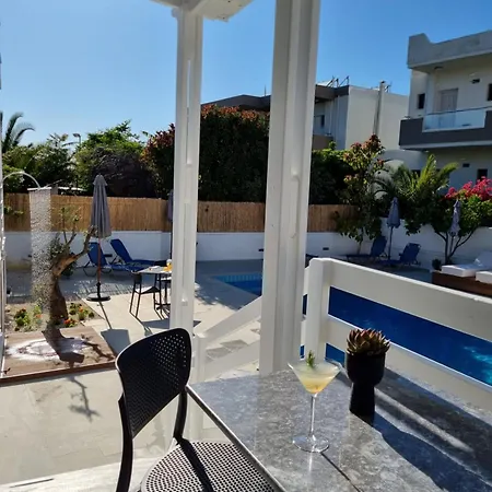 Eloque Simple Living Space Lejlighedshotel Kato Daratso